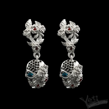 Сережки из серебра с черепом  "Frida" с накладкой 