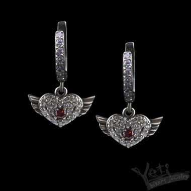Серебряные серёжки  в форме сердца "Amazing" red